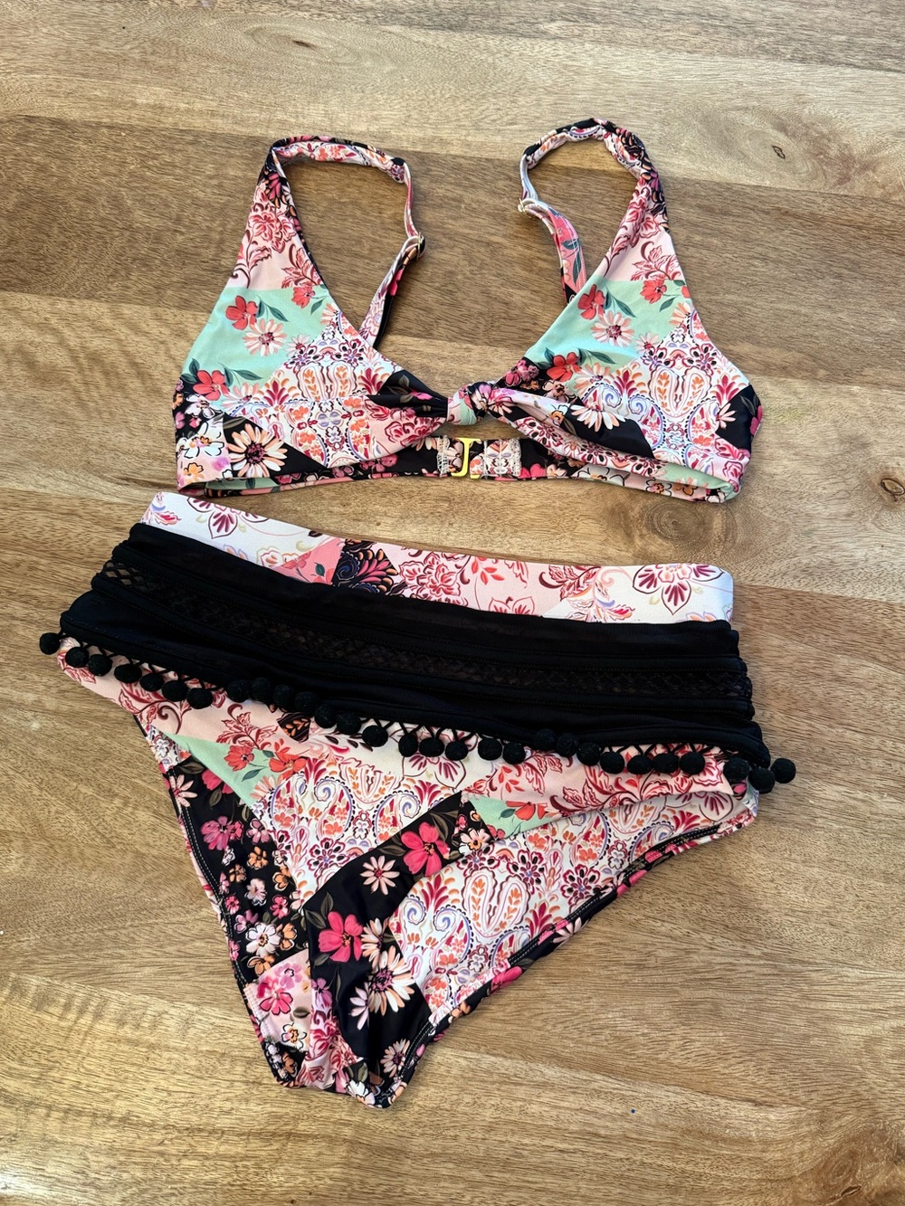 Tularosa Women’s Floral Two-Piece Bikini Swimsuit Set Size Small – Pom Pom Trim
